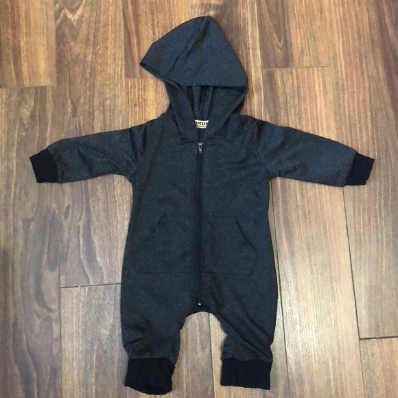 6M hooded baby outfit - Picture 1 of 2